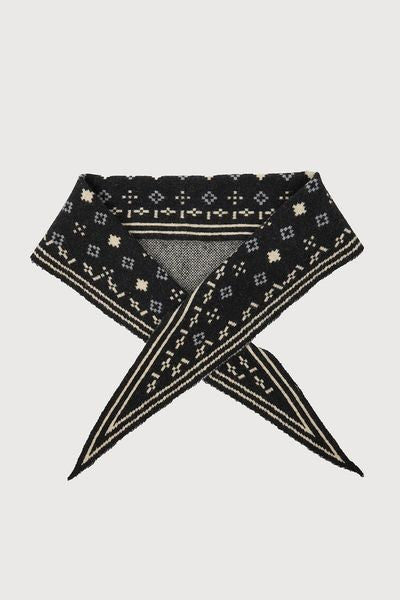 KNIT TRIANGLE SCARF