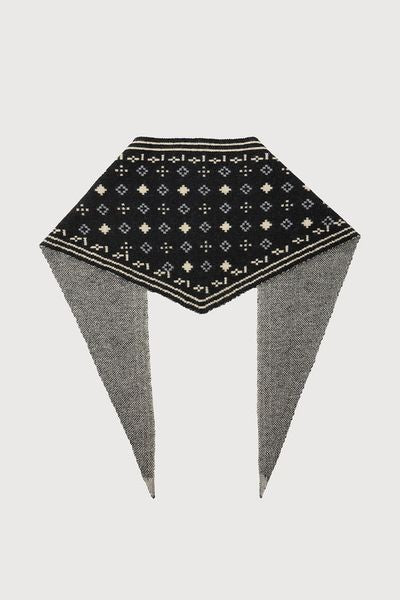 KNIT TRIANGLE SCARF