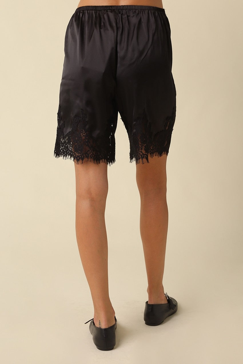 MILLIE LACE TRIM PULL ON SHORTS BLACK